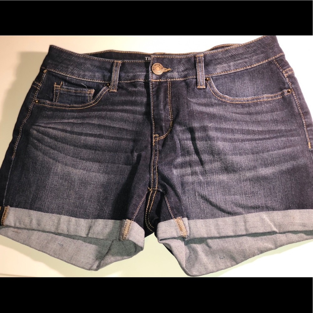 Time and Tru. Women’s Size 6. Short Shorts.